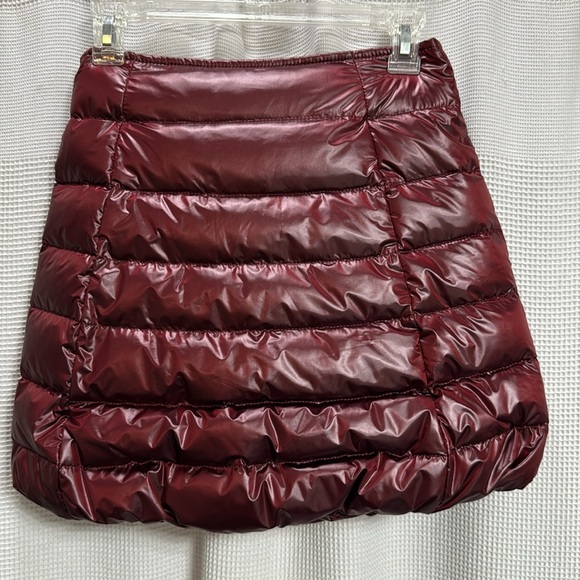 NAPAPIJRI Goose-down mini skirt SZ 8? 38 Eur
Burgundy puffer luxe warm kitschy - Picture 5 of 7